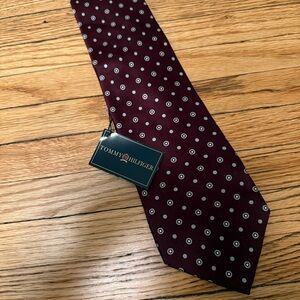 NWT Tommy Hilfiger 100% Silk Tie Burgundy Red Polka Dot Classic Mens Neck Tie